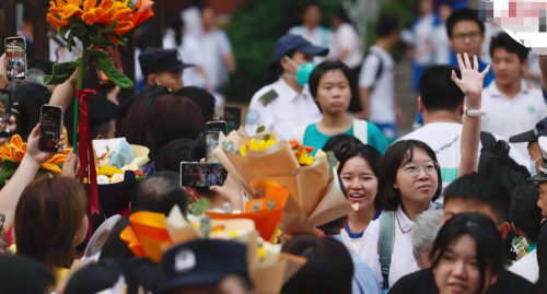 2023年重庆高考数学还是一如既往地难，语文还是很简单，