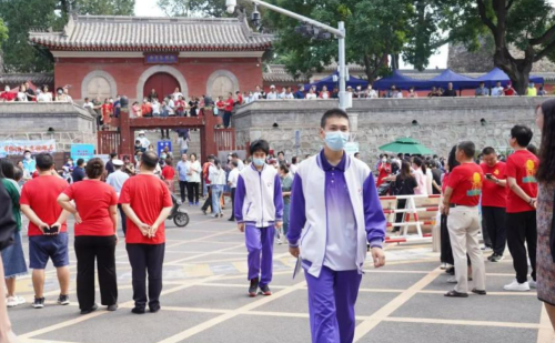 2023年重庆高考数学还是一如既往地难，语文还是很简单，